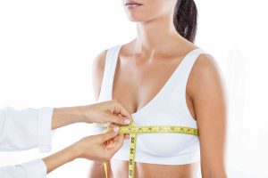 Mamoplastia redutora: como funciona, exames pré-operatórios e recuperação
